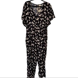 Cost Plus World Market black cream leaf print Jumpsuit Romper Size L/XL. NWT